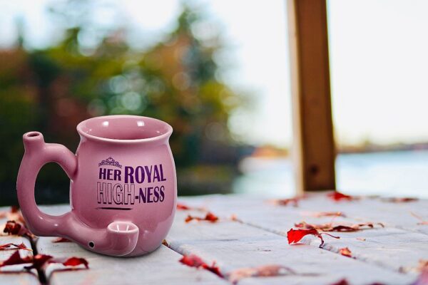 Her royal high-ness small pink mug - Image 3