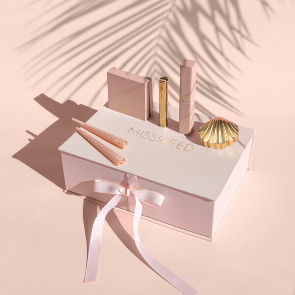 Miss Weed Jet Setter  Travel Kit - Image 4