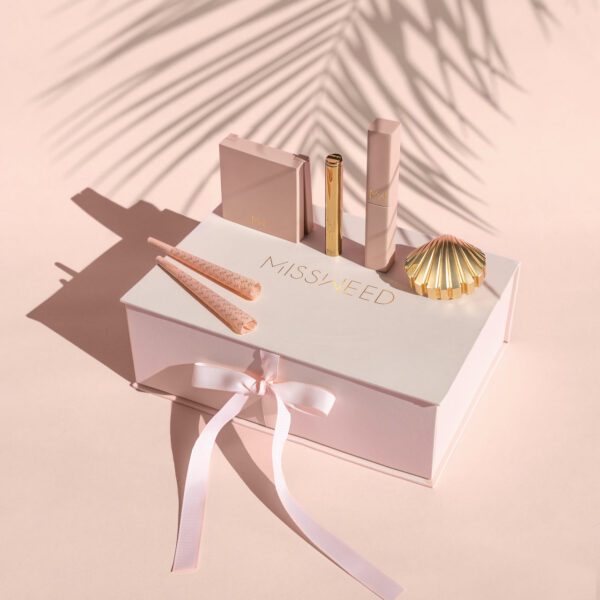 Miss Weed Jet Setter  Travel Kit - Image 20