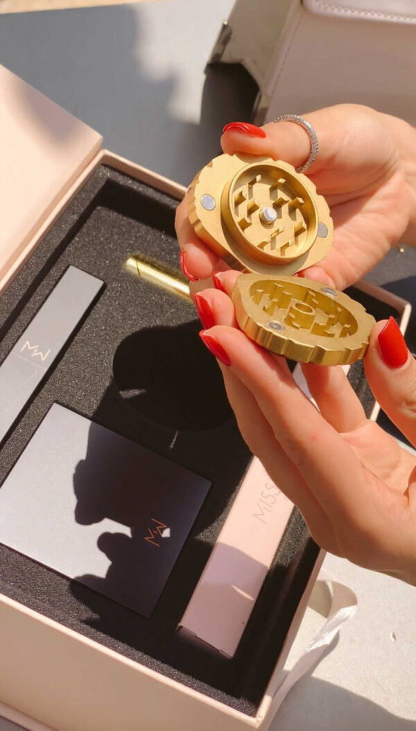 Miss Weed Jet Setter  Travel Kit - Image 26